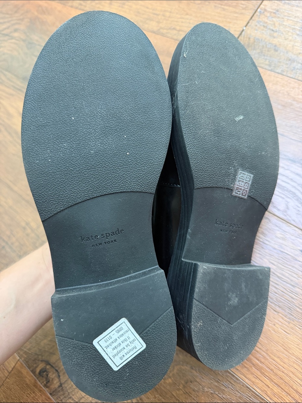kate spade New York Black Patent Loafers with Gold Logo sz 8.5 - Picture 2 of 4